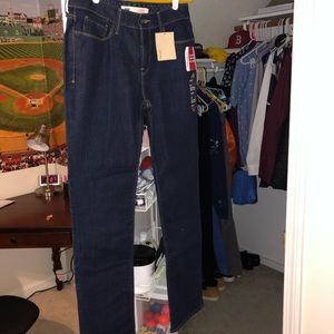 SIZE 6 STRAIGHT LEG LEVI JEANS DARK WASH